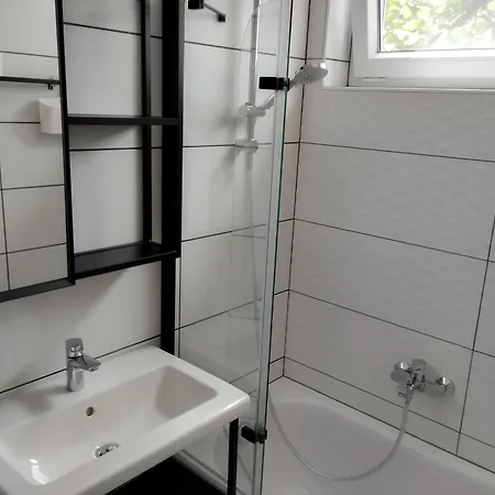 Dom Nyaralo * Balatonfenyves