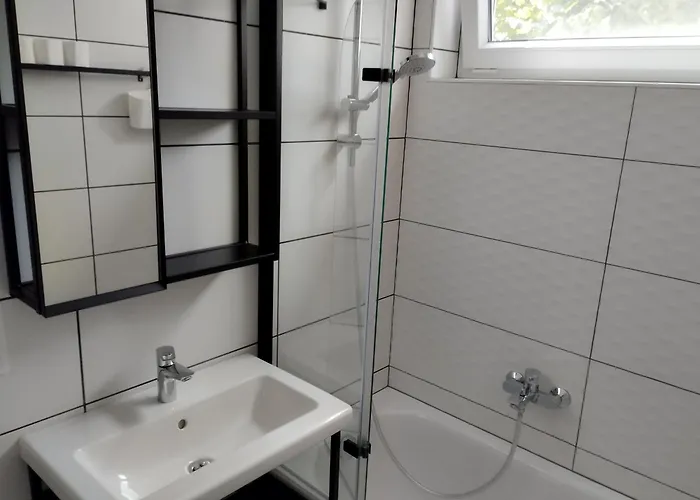 Dom Nyaralo * Balatonfenyves